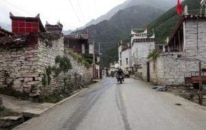 China motorcycle tour enters Danba with its tower houses